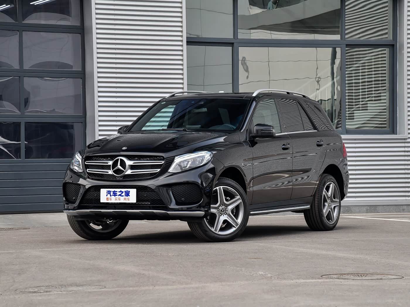 上一代的奔驰GLE（19年停产），是我特别喜欢的一款车，现在18年左右的末期款车