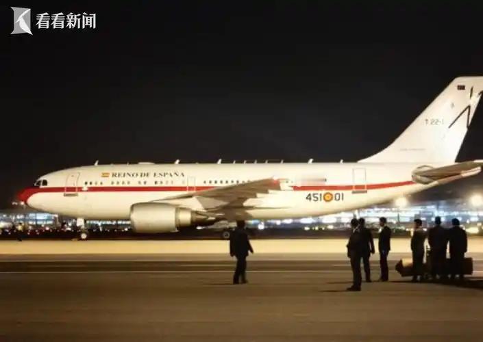 没红地毯，没仪仗队，西班牙首相脸都绿了。当地时间5月3日，西班牙首相桑切斯的专机