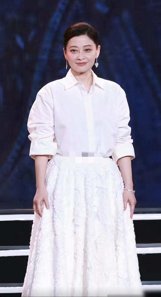 12月9日，梅婷现身海南国际电影节闭幕式，老了就是老了，体态就能看出来，她已经5