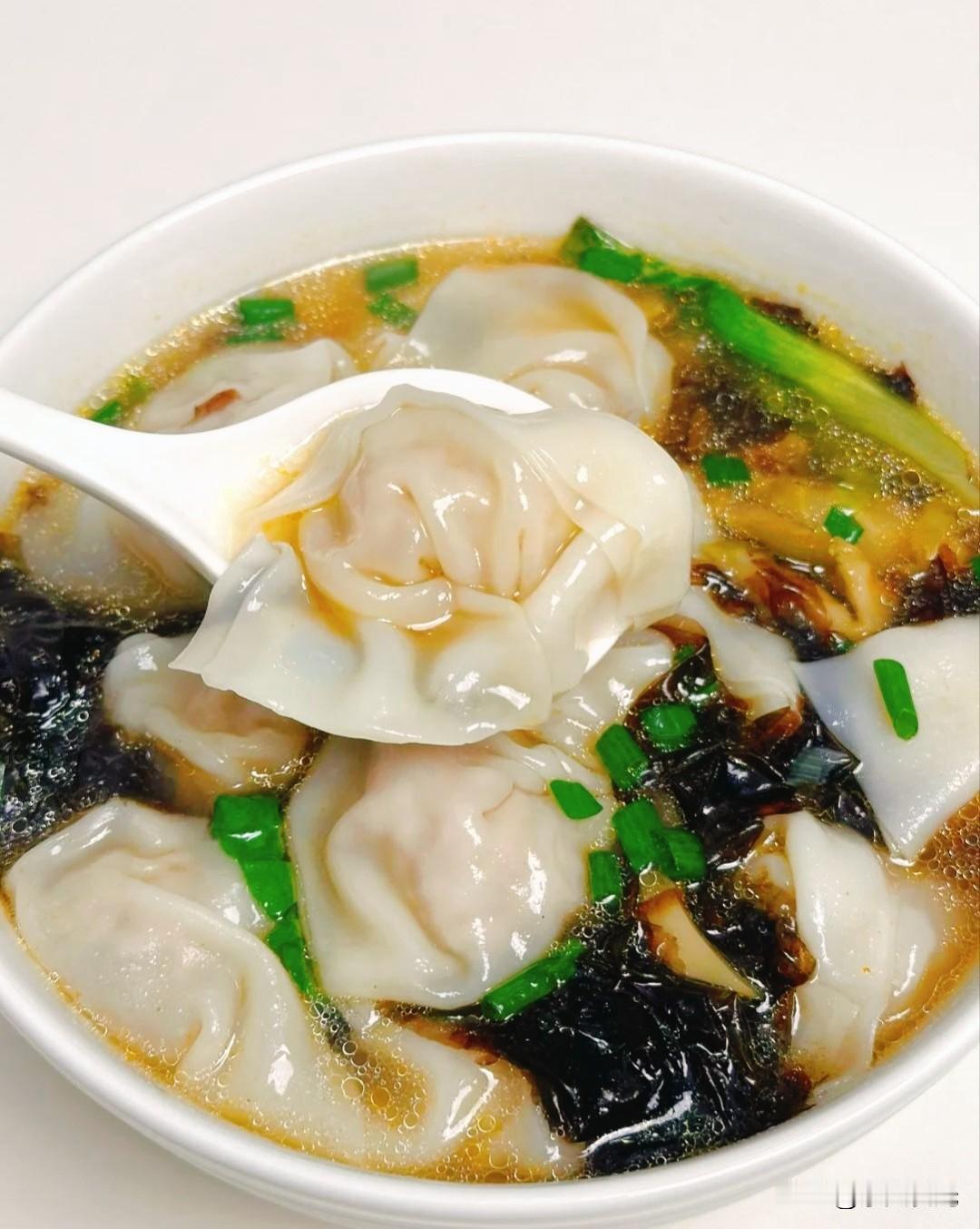 我妈私藏的6种万能汤底！煮面煮馄饨绝了，比早餐店还好喝以前总爱下楼买早餐，