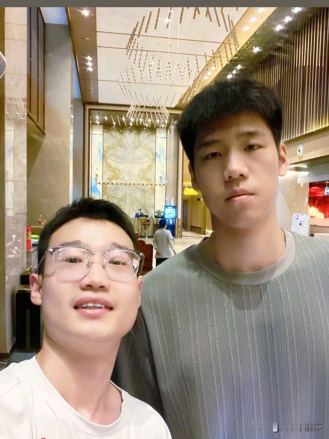 山西男篮试训江苏队球员倪永康！近日，有球迷在山西男篮球馆拍到江苏队球员倪永康，