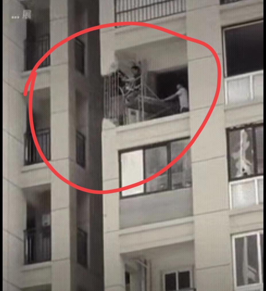 看的真是心惊肉跳，这柱子拆了没事吗？有没有报备过？这种被举报的话，是不是问题