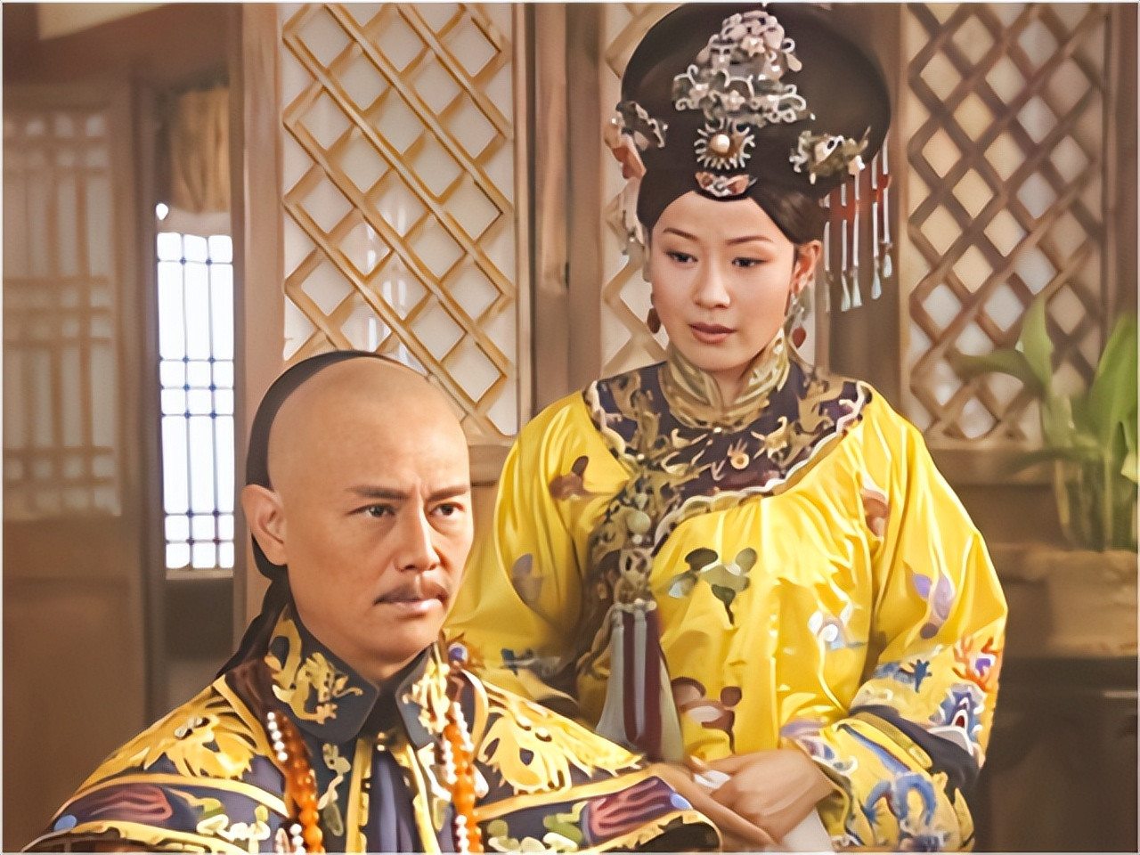 1625年，13岁的孝庄作为生育工具，嫁给了34岁的亲姑父皇太极，但是皇太极却不