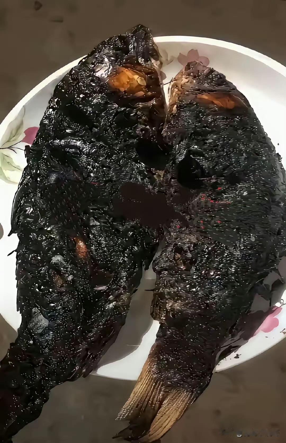 中午饭没法吃了！！！老婆亲手下厨做鱼，这菜还能端上桌吗？这一定是你犯了什么不