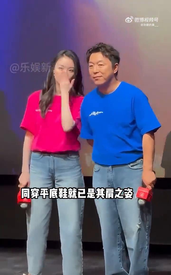 直到看见这一幕，才知为何众男星会对倪妮的恨天高避之不及。·身高172的黄渤遇上