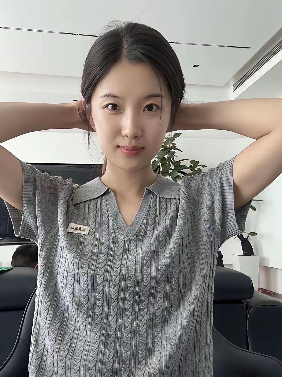 办公室素颜女生淡雅素颜美女办公室女生日常很多女生有没有同感👇经常疲惫，气