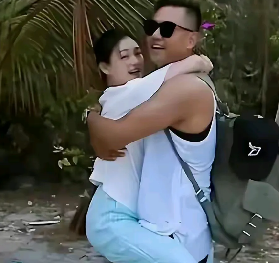 大S的粉丝们：看看这张照片吧，不要老盯着汪小菲和马筱梅过去了。这张照片是大