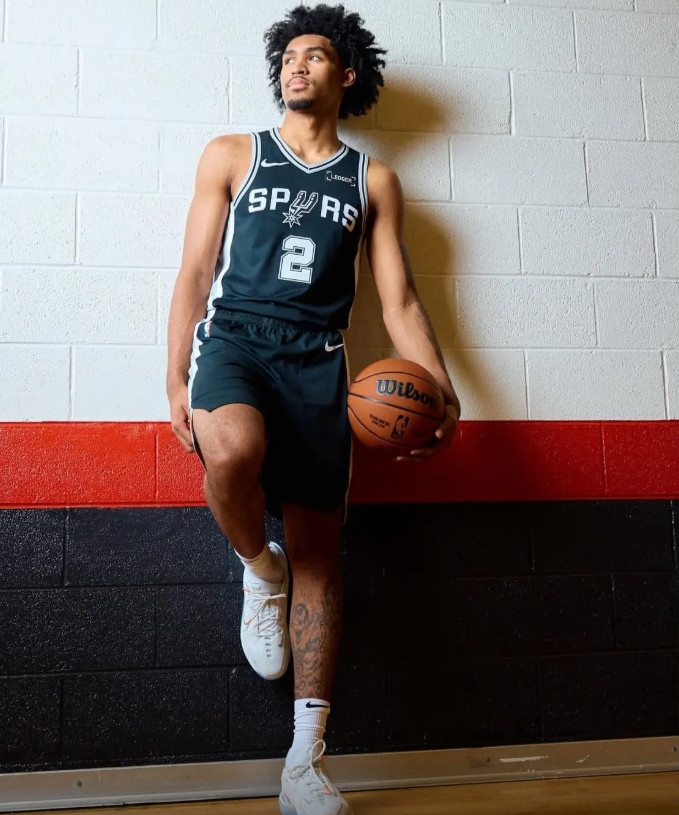 动不动就批判马刺不懂培养，我真佛了首先我之前就说过，哪怕把哈珀放到烂队，他也刷