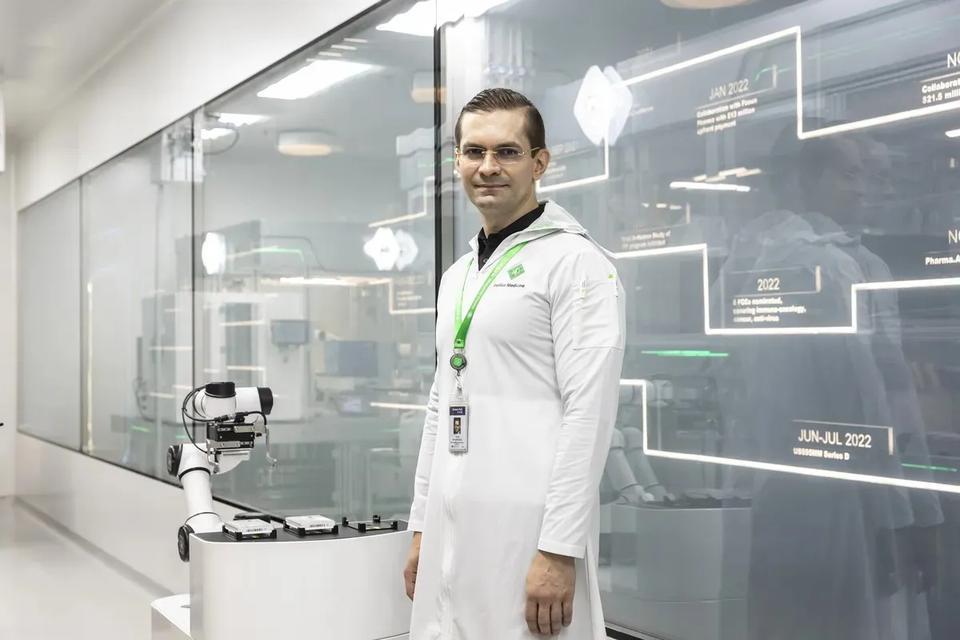 人工智能生成的药物可能在2030年进入药店Insilico首席执行官