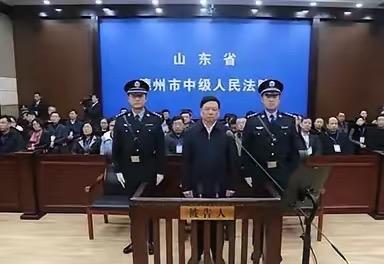 真开了眼了。国内欠着20家银行将近20亿，被列入失信名单整整五年。结果人呢？