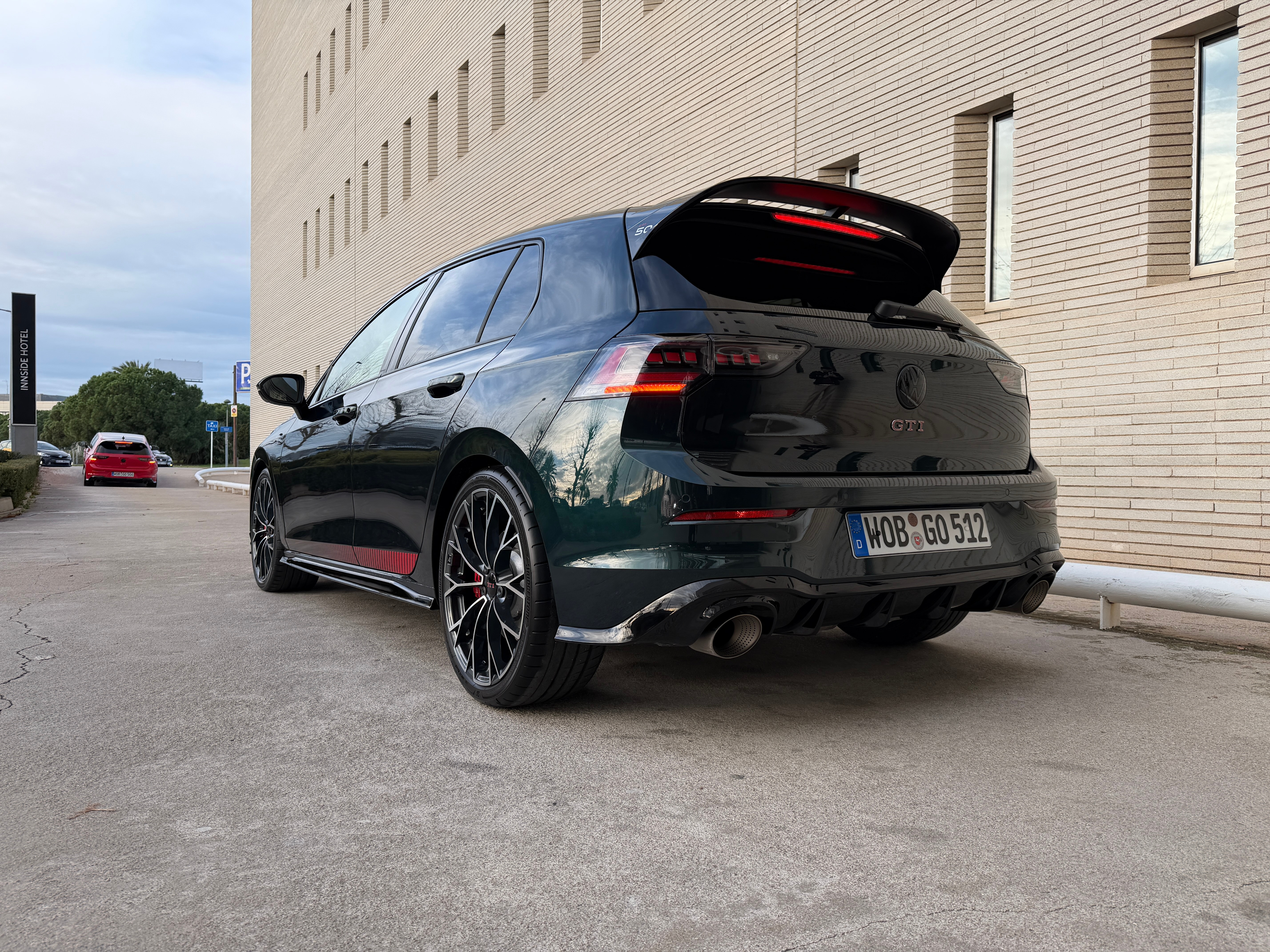 要开始了，帮我选个颜色！全球首试8代高尔夫GTI50周年纪念版🌎。大众把好东