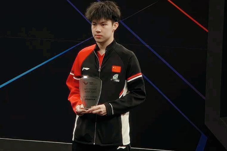 恭喜黄友政夺冠！而且是从日本球员吉山僚一手里拿到的冠军。今晚黄友政必须加鸡腿