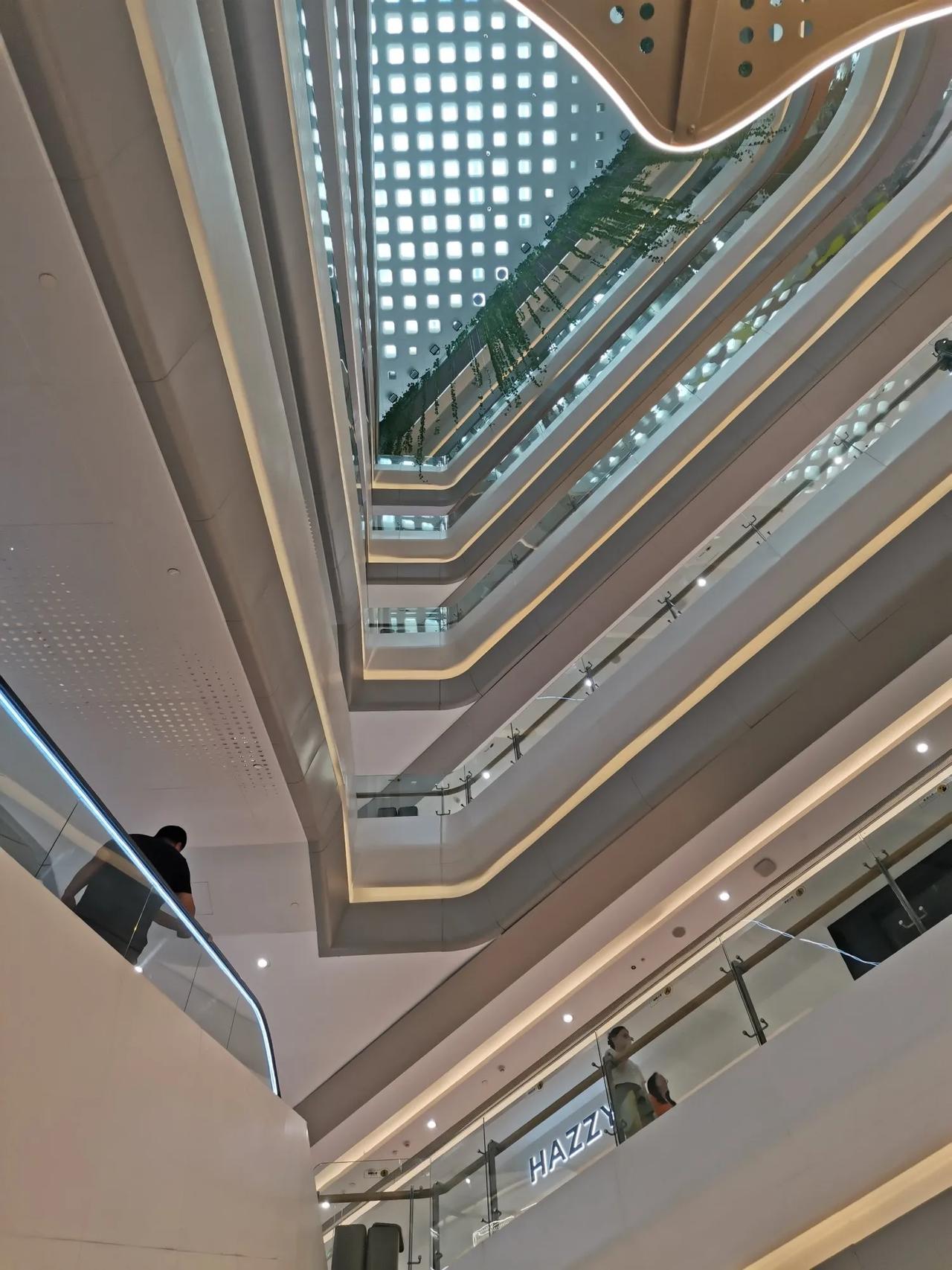 股票到了火热的地步今天坐青岛1号地铁发现一个现象，一号地铁线可以称为股票1号