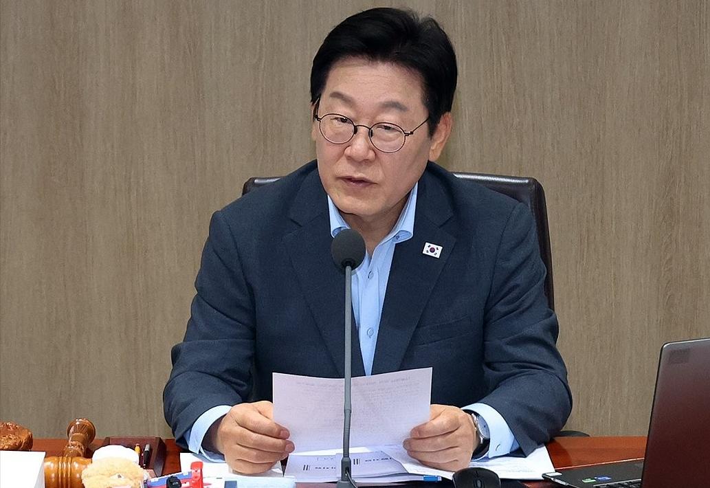 韩国《韩民族日报》开始反思韩国的激进反华行为了，把锅甩到了一个美籍亚裔女人安妮·
