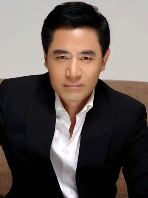 一次节目中，陈宝国被问合作过的女演员谁最漂亮，没想到他的回答可谓是滴水不漏，堪称