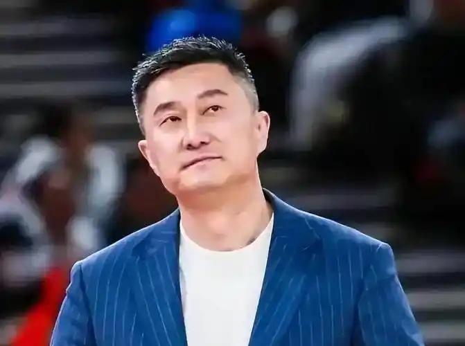 广东队下一任主教练会是谁？2月5日，广东宏远男篮的主教练杜锋，正式当选为新一