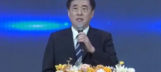 郝龙斌在今天下午国民党在台中市举行的国民党主席参选人政见发表会上表示，那些说他和