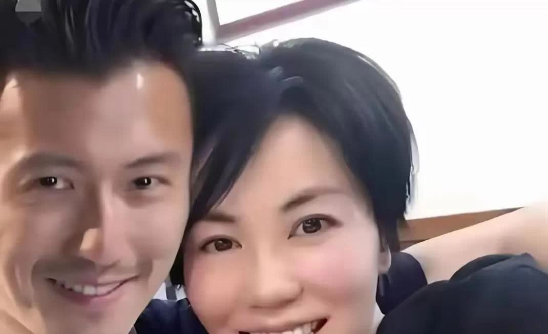 谢霆锋为何背负抛妻弃子的骂名，也不愿意和王菲分开？从初恋到复合，掐指一算两人