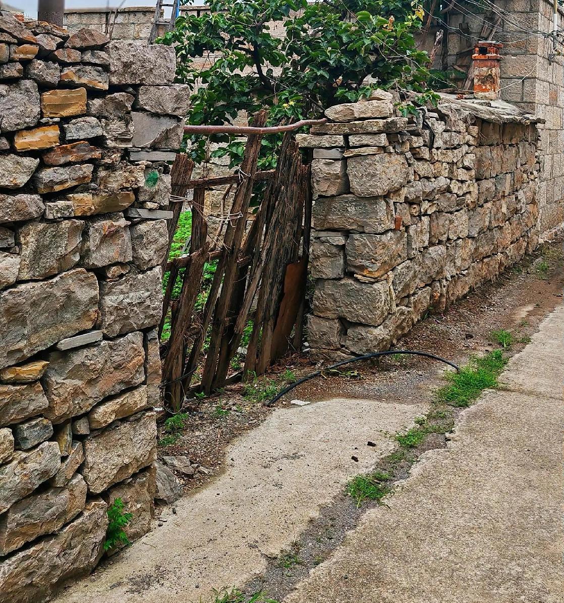 娘亲舅大！河南，一女子，3岁时，母亲去世，谁知，父亲很快娶了别人，没人管她，但没