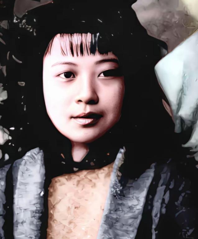 1963年，陈广胜坐在师部的办公桌后头，盯着老家来的一封信，半天没动弹。信是他侄