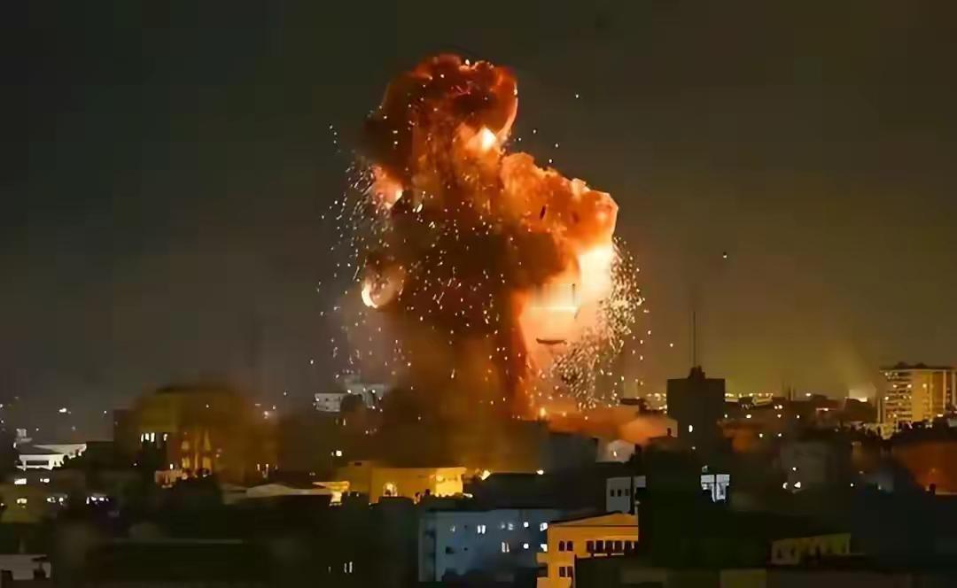 据媒体消息，4月16日乌克兰无人机连续袭击波罗的海沿岸的俄罗斯石油输出港口。正