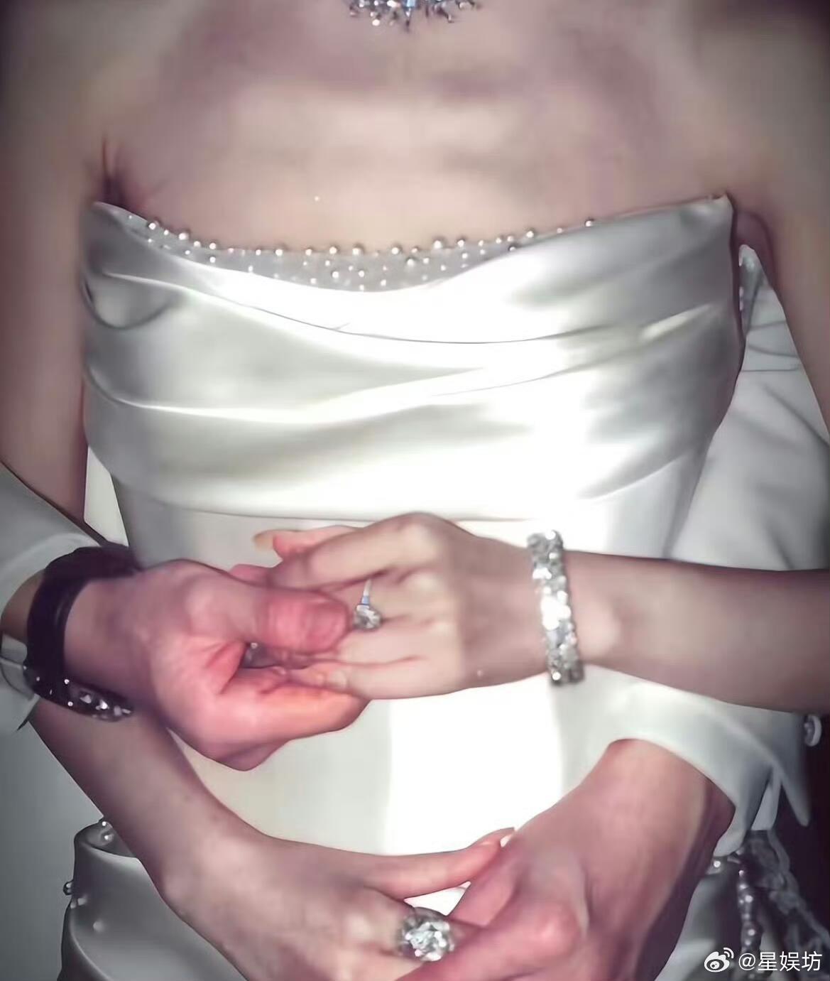 后知后觉…你们念桃就这样拍婚纱照，如此隐晦的吗！早说了！哑巴不准当剧宣！差点就错