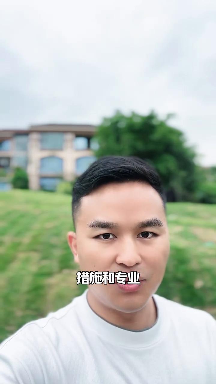 重庆嘉陵江划浆板昨晚7人落水。重庆嘉陵江的划桨板昨晚出事了，一共7人落水，6人