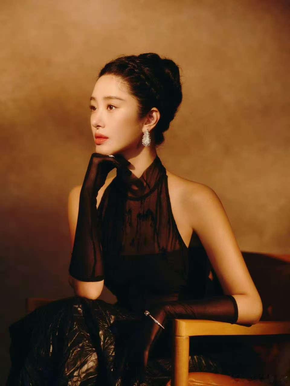 杨采钰东方骨相美简直就是太喜欢杨采钰东方骨相美，一颦一笑，一举一动之间都凸