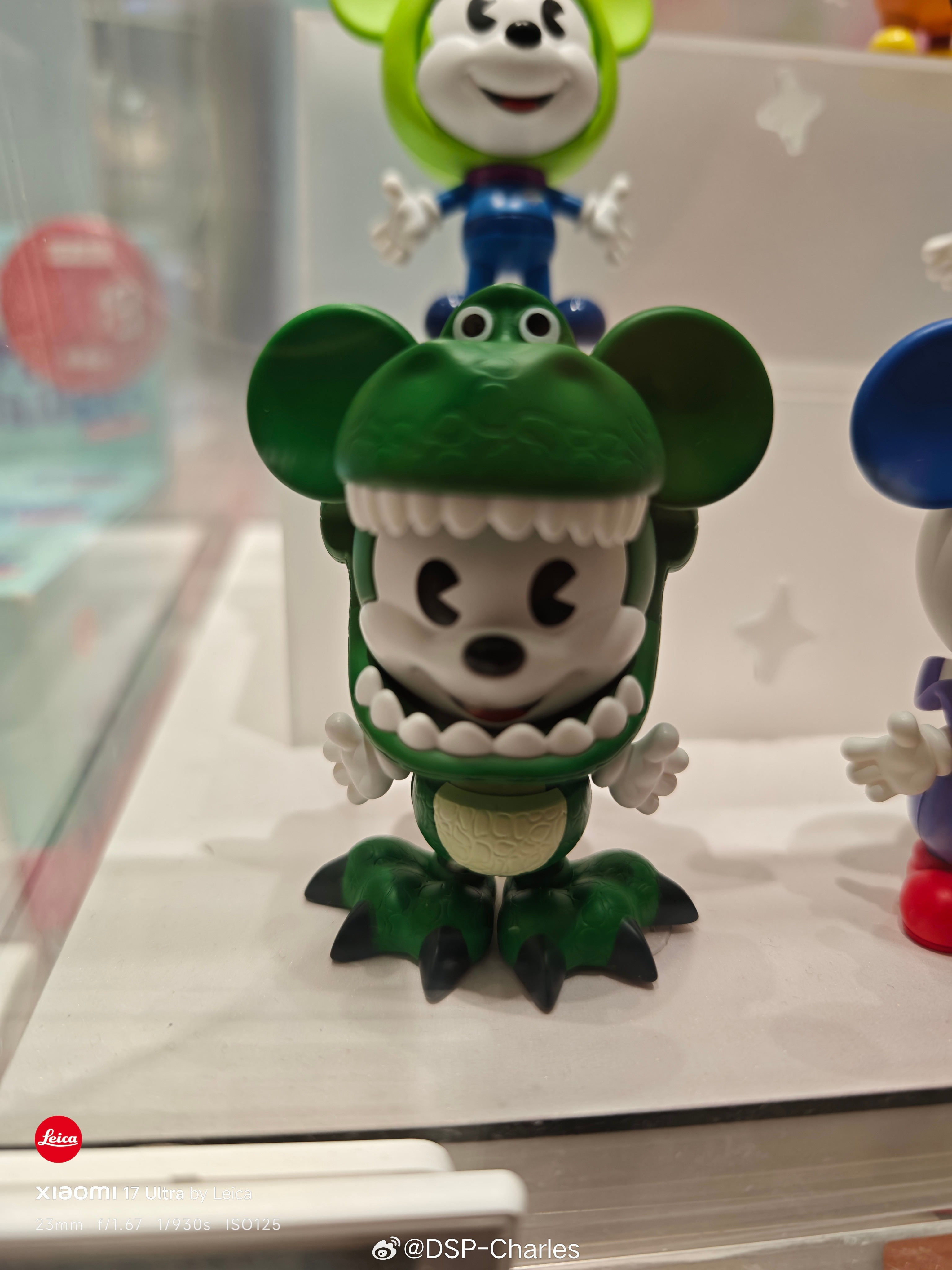 逛泡泡玛特店发现的一些猎奇手办。。。