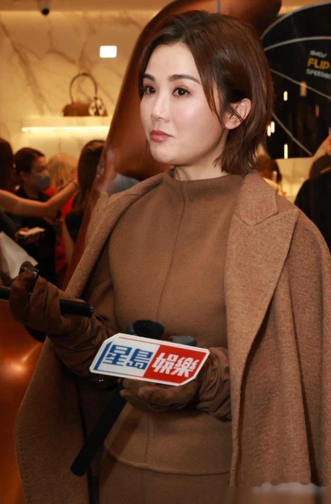 蔡卓妍是真不装了。张致恒借钱不还，她直接撂一句：权当给小朋友包利是，以后别再开口。话说到这份上，等于