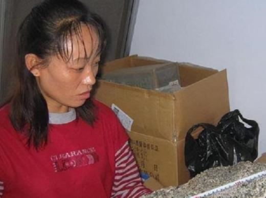 1995年，内蒙一女子自家商店被盗，女子通过足迹跟踪到盗贼，没想到女子竟然被破