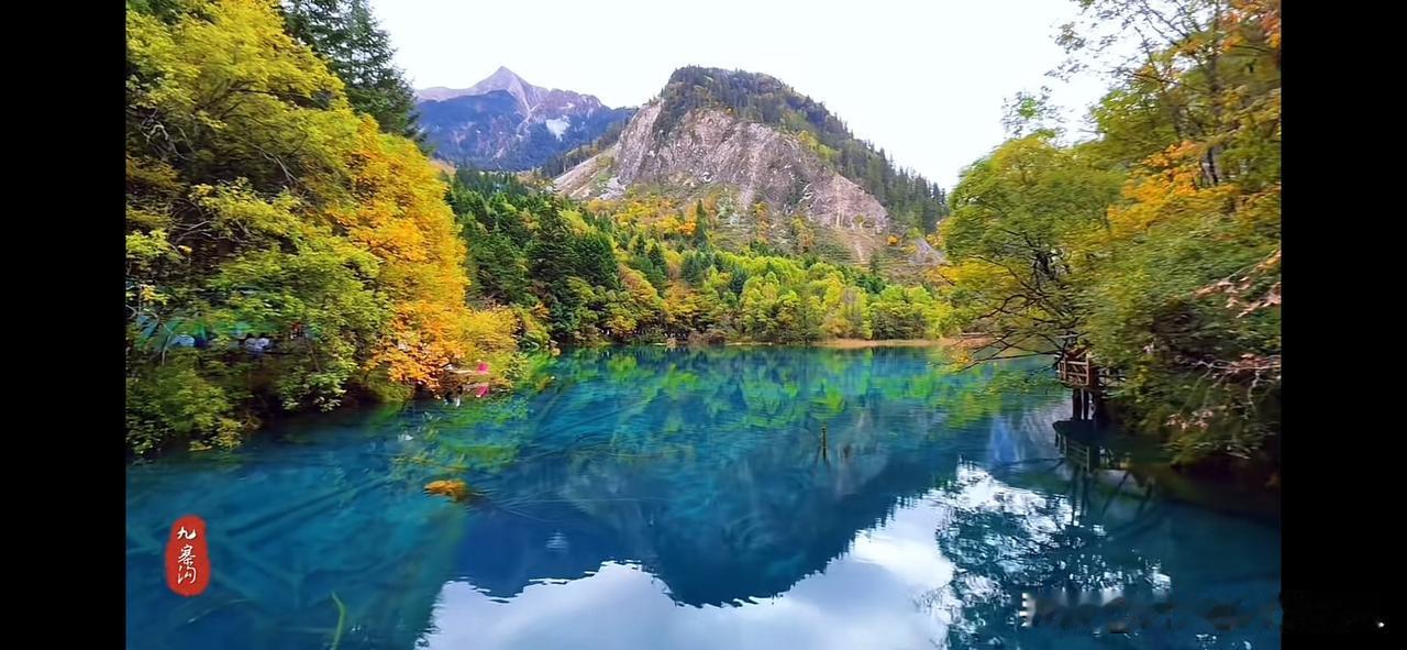 人间若有天堂，那大概就是九寨沟的样子。受寒流影响，景区夜间气温低至零下22度，到