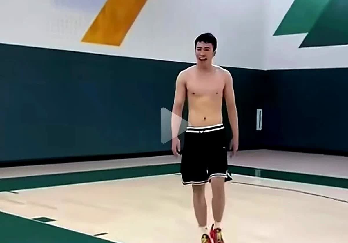 王俊杰的体脂率，是他通往国家队大门的最后一把锁。他2米06、104公斤，
