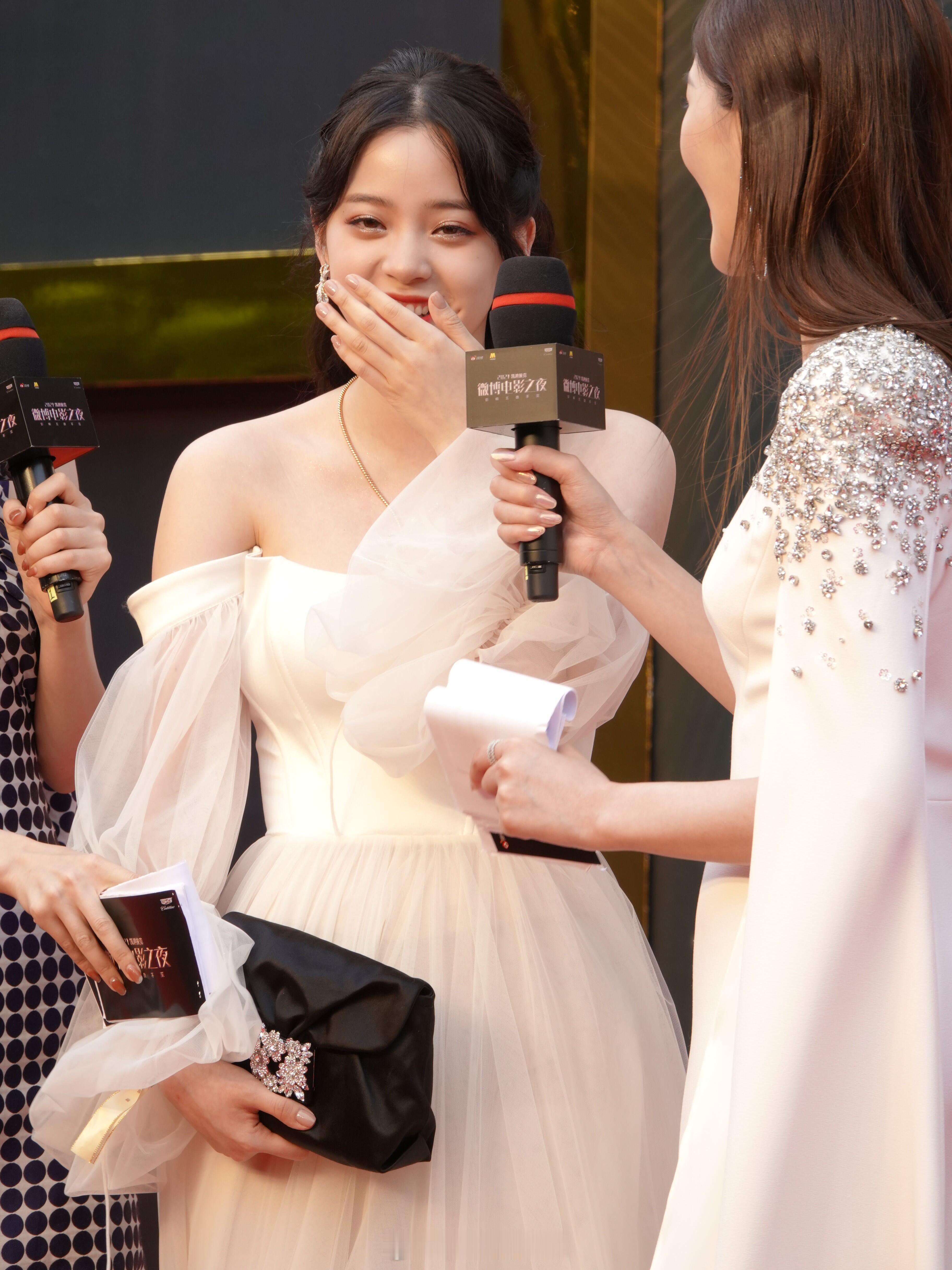 欧阳娜娜生图惊艳亮相，神仙颜值美爆棚​​​