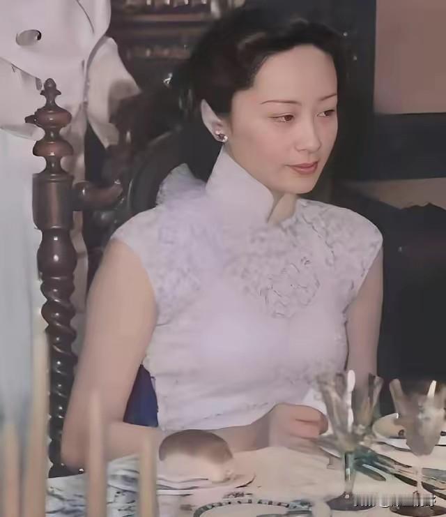 宋子文雇人盖别墅，却一眼相中包工头20岁的女儿，她开口叫了声“uncle”，没想