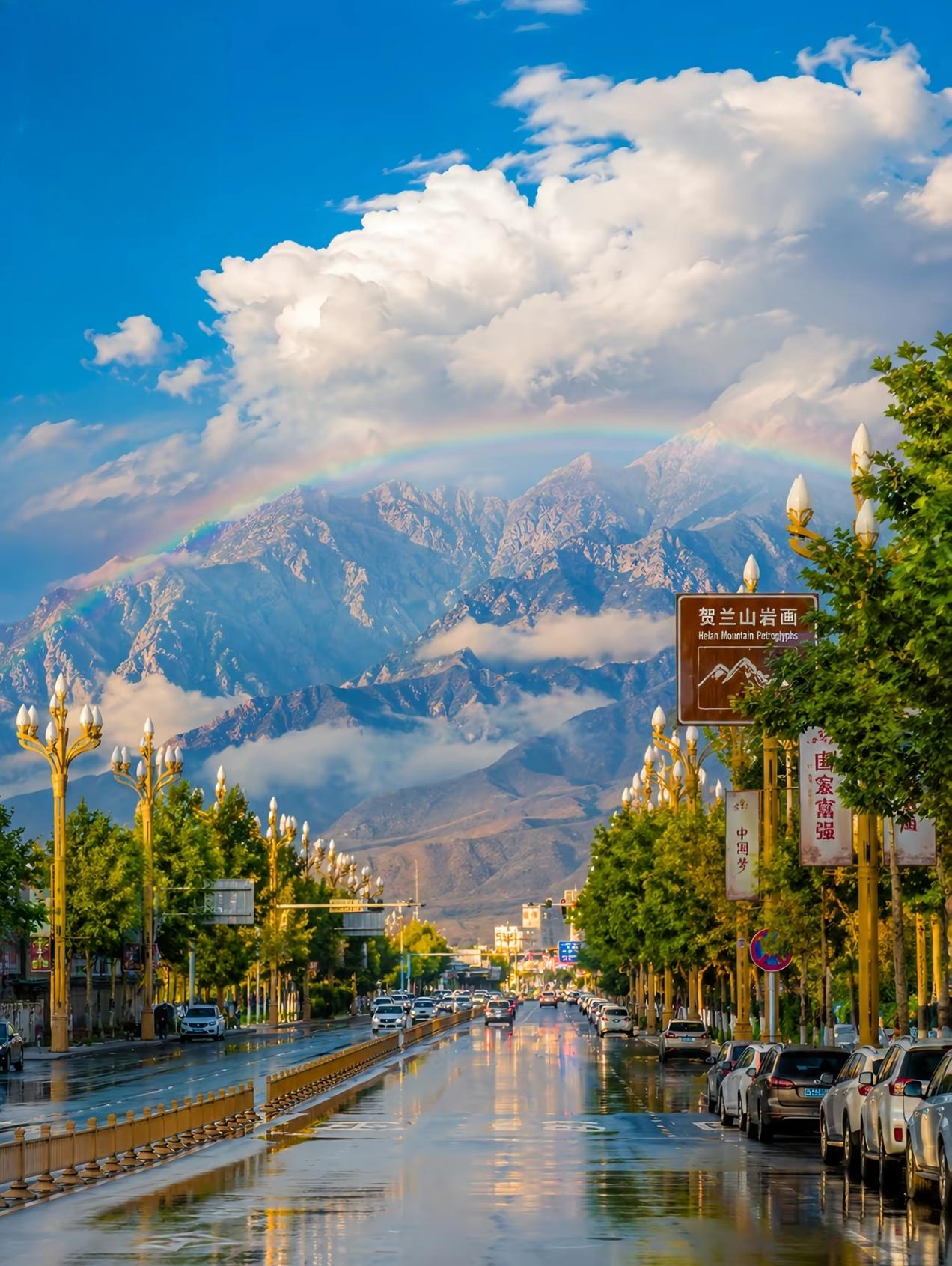 银川修不了地铁，但轻轨可以！既能日常通勤，还能沿路观光，一举两得。国家