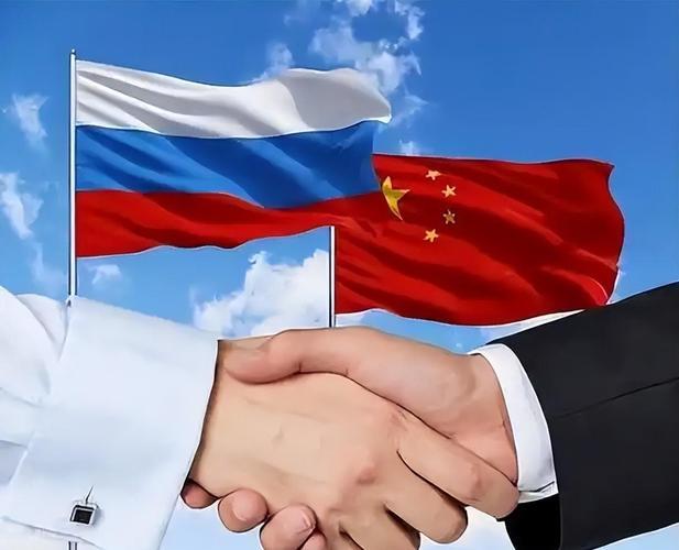 俄媒喊普京“防中国变脸”？我惊了：真正该防的，是美国那把100%关税刀！最近