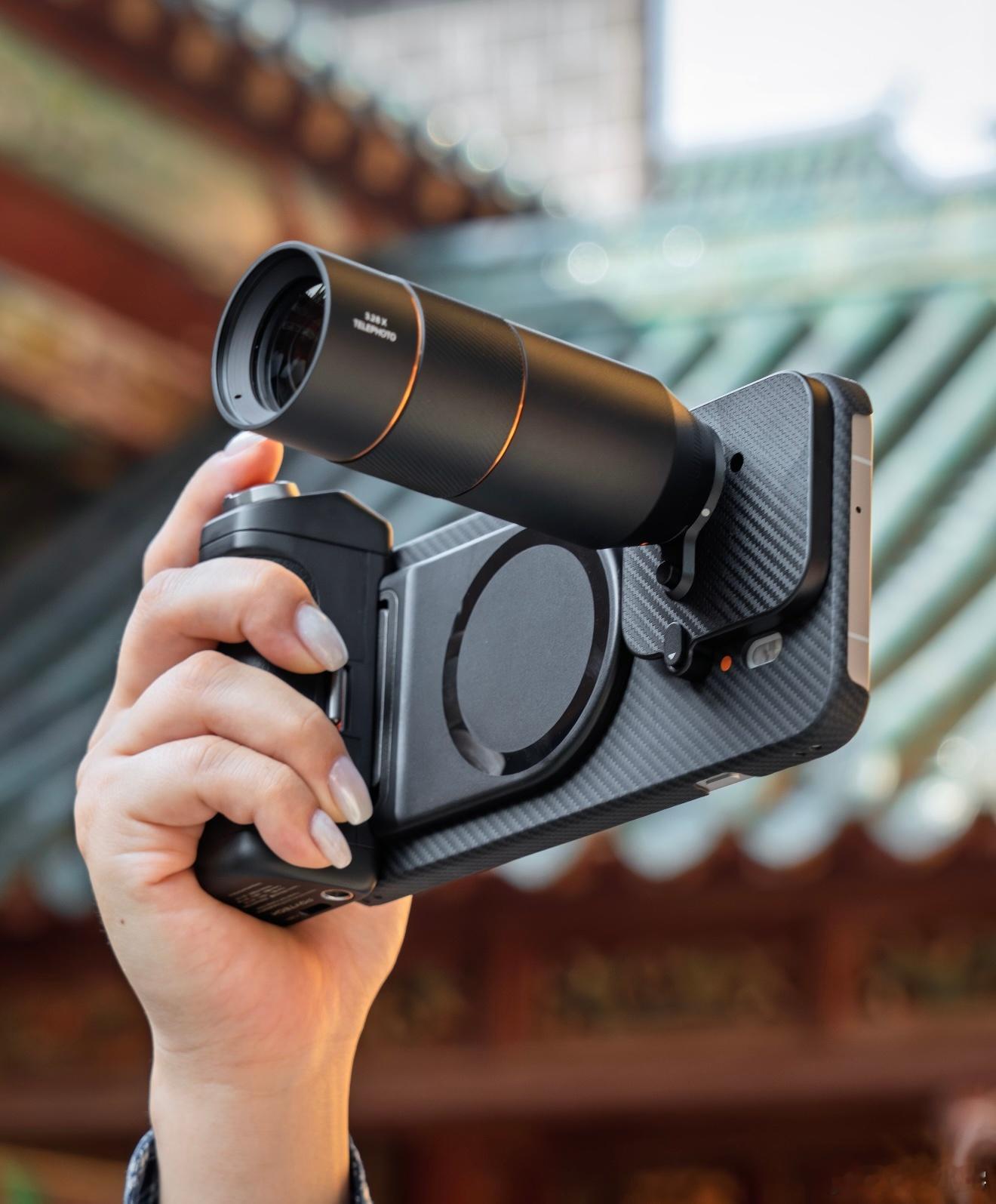 OPPO的增距镜长这样，其实本身FindX9Pro的2亿像素潜望长焦就够能打
