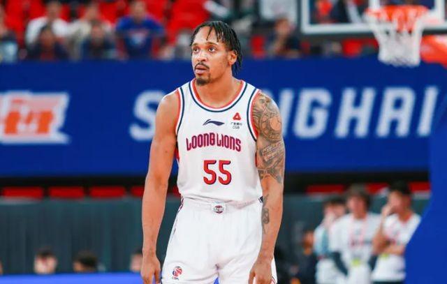 莫兰德现在“后悔了”！莫兰德2019年登陆中职篮，先在山西队场，防守端亮眼。次