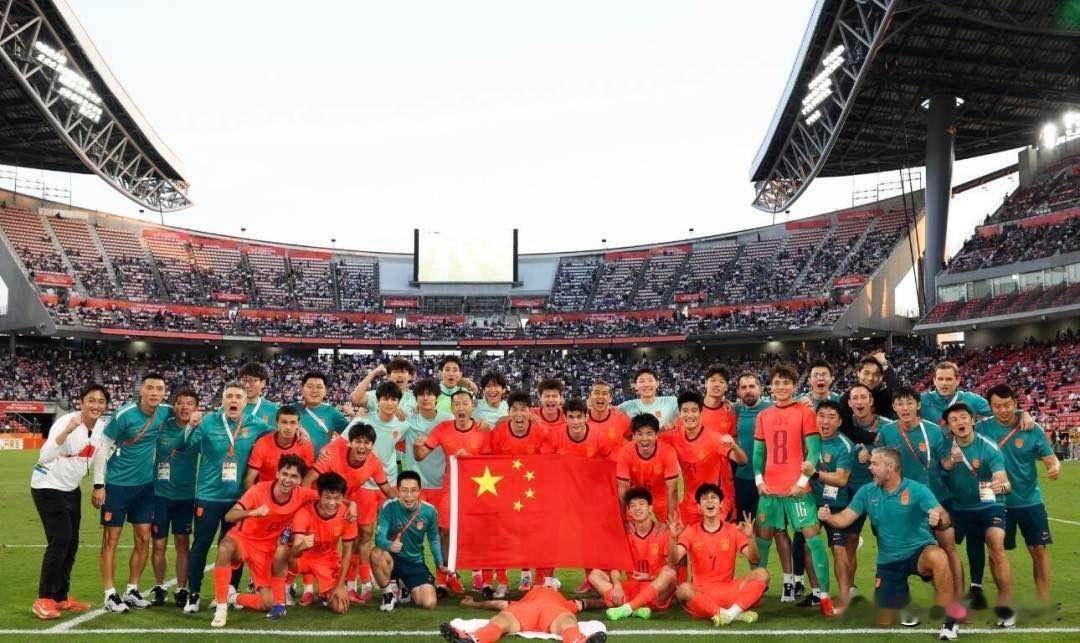 28年最佳战绩！韩乔生评U23稳坐亚洲三流，背后藏着国足青训新信号亚运会U23国足拿下铜牌，创下28