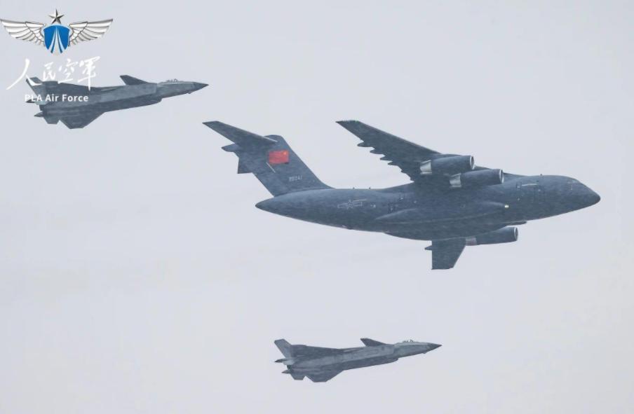 如果运20飞不过去，那就飞歼20过去，反正总得飞一个。有人问，为啥接志愿军烈士回