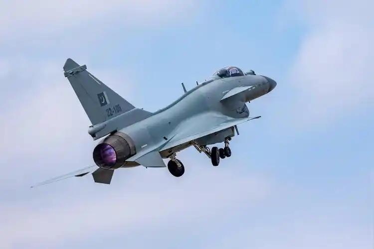 2026年9月，巴基斯坦空军放出一段官方视频！镜头掠过歼-10CE机