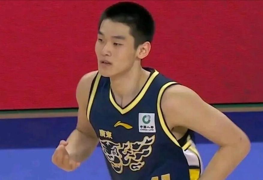 队内竞争激烈，黄明依留队恐错失成长良机广东男篮锋线四号位人才储备充足，队内