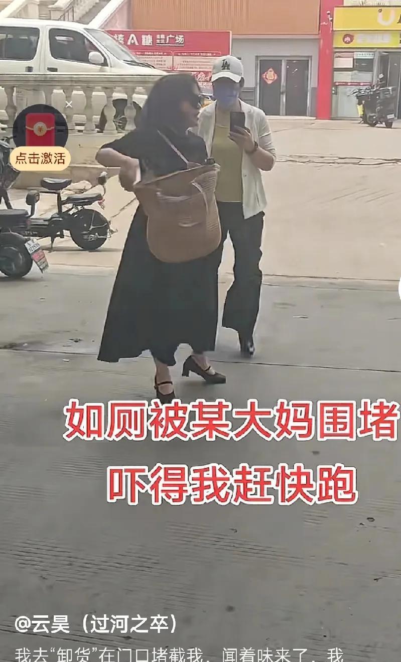 云昊今天碰上魔鬼了呀，上个厕所出，估计千骨闻到了臭屎味，这不正面都想去跟云昊碰瓷