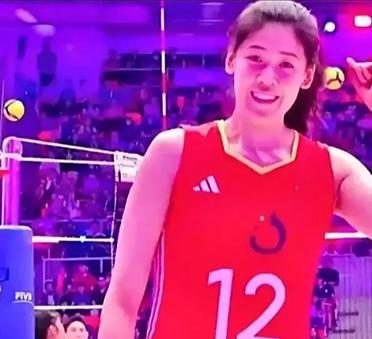 咔拉咪”队墨西哥女排，第一局就露出了獠牙，将李盈莹打下去挥手摇毛巾，把高意打回了