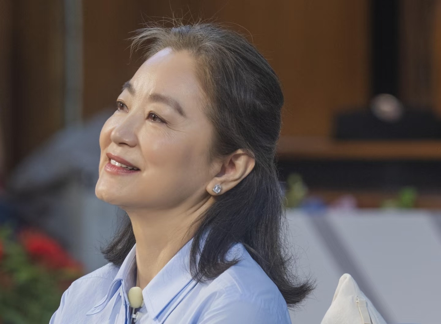 你霞72岁的体态秒杀很多三四十岁甚至二十来岁的人70多了依然很美，任何时候看到她