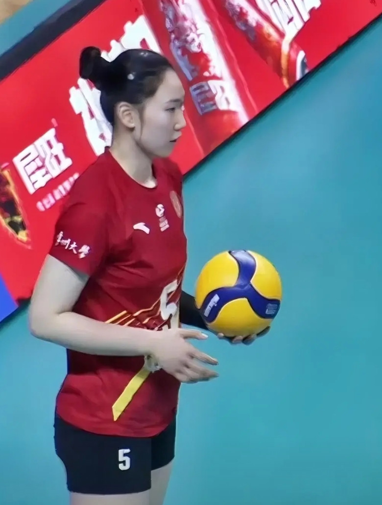 江苏能够险胜天津，最大的功臣应该是接应周页彤。起到了老队员传帮带的作用。比起