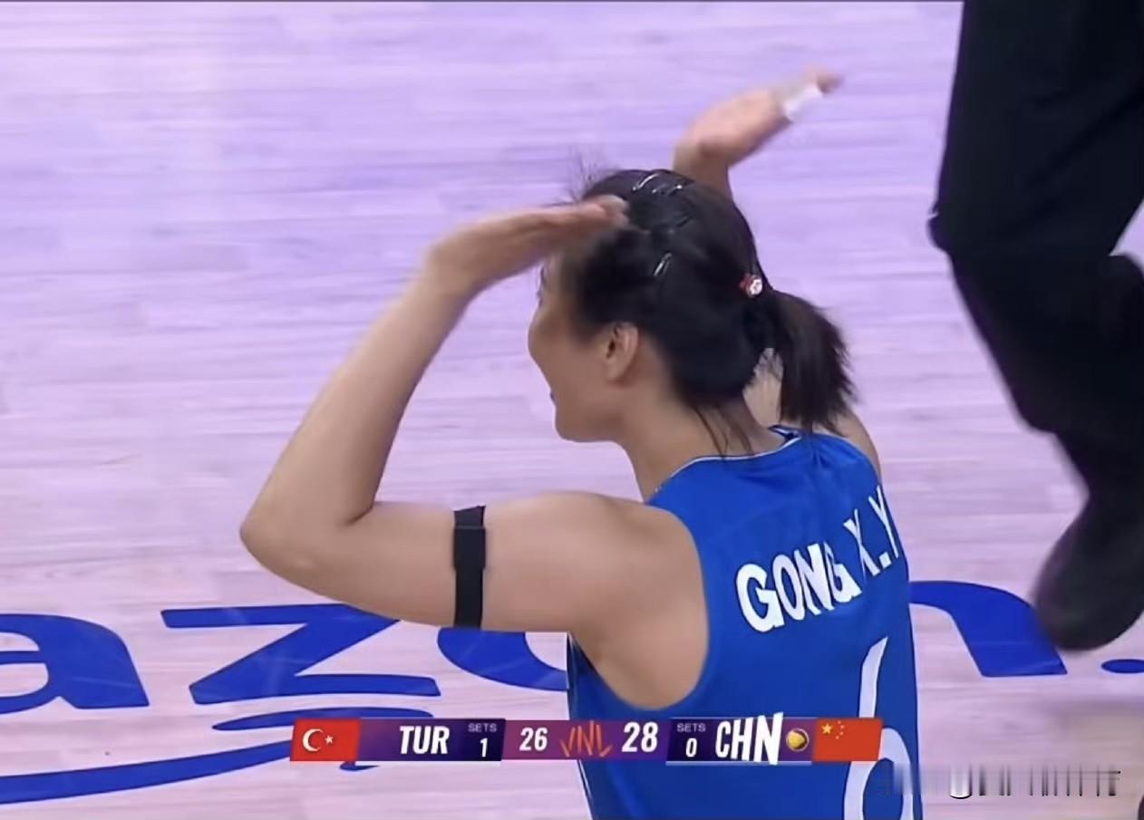热泪盈眶[哭哭][哭哭]中国女排打到这个份上，心满意足，虽败犹荣，龚翔宇打出热血