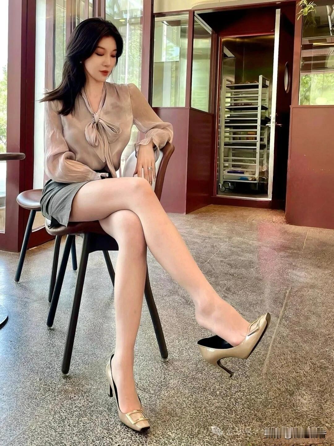 优雅气质，复古风穿搭，高跟鞋与裙装完美搭配