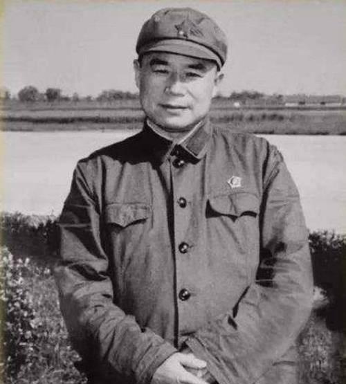 1937年，772团副团长王近山未经请示就伏击日军。战后他带着缴获的香烟